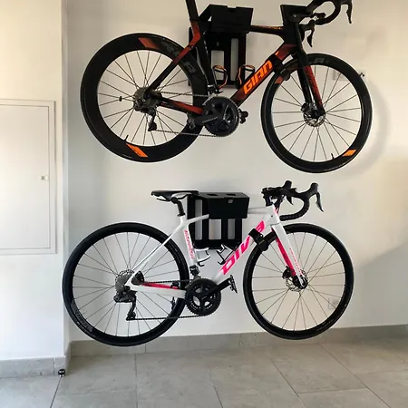 Les Cyclistes, La Musette Apartment
